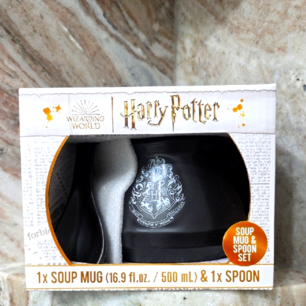 NIB: HARRY POTTER CAULDRON MUG & SPOON SET